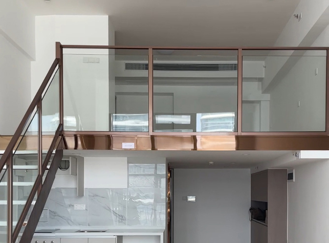 安全施工，輕鋼結(jié)構(gòu)夾層在實際搭建中的兩個核心維度：構(gòu)造選型適配性、施工規(guī)范與安全性。